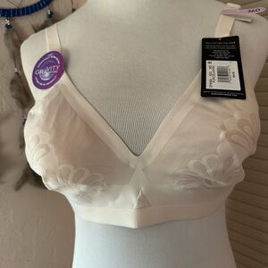 NWT BALI Size 36D Women's Cream Intimate Bra. Great structure, no pads.
